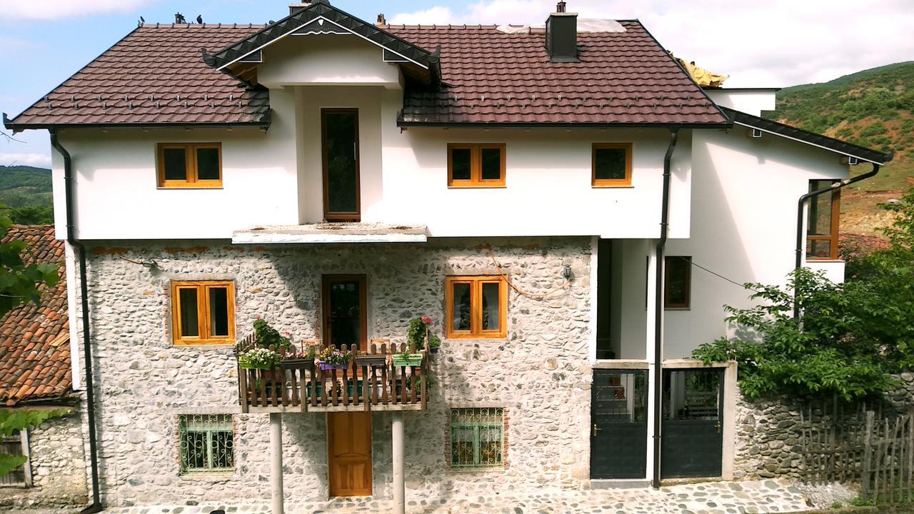Aste Guesthouse Tropoje Esterno foto